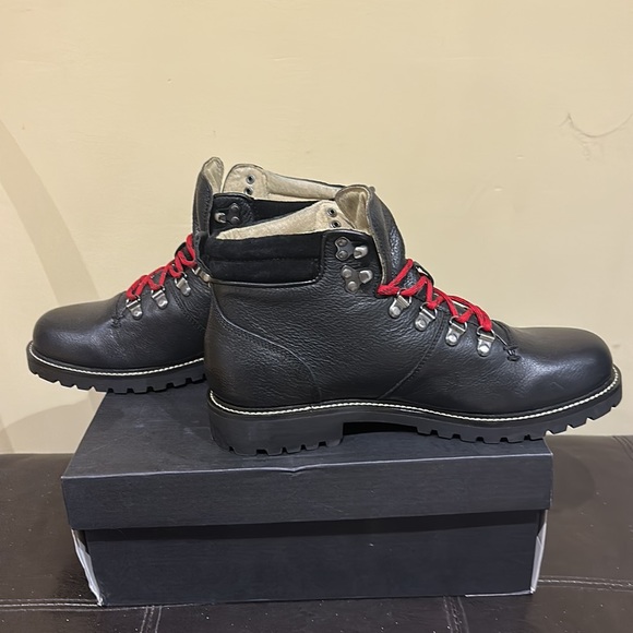 Banana Republic Men’s Leather Boot - Picture 2 of 5